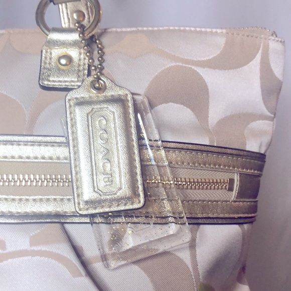 COACH Signature Daisy Appliqué Multicolor printed flower motif canvas tote. - Picture 3 of 15